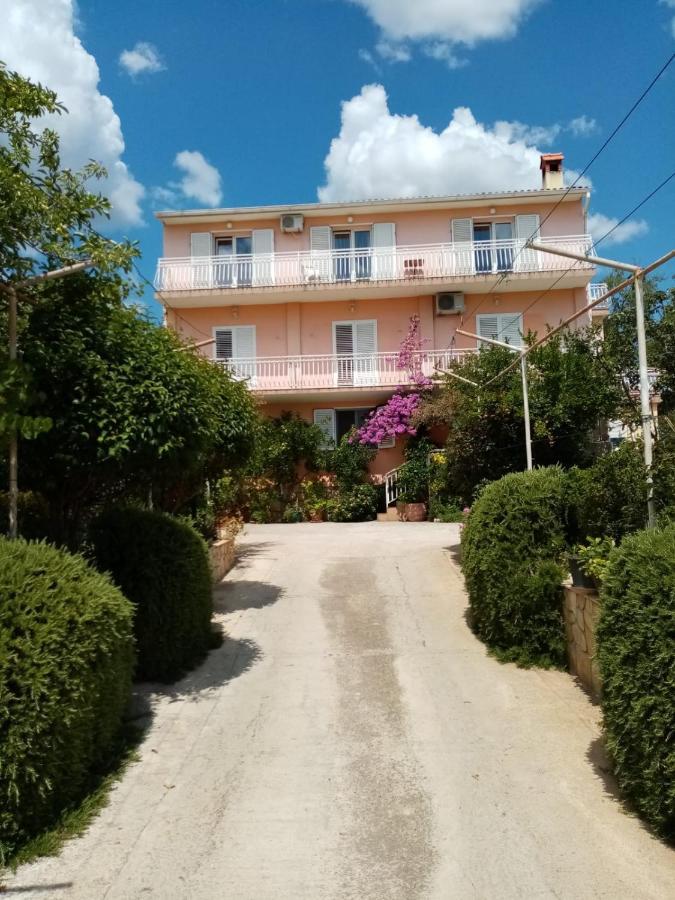 Apartmani Nado Majica Sveti Filip i Jakov Exterior foto